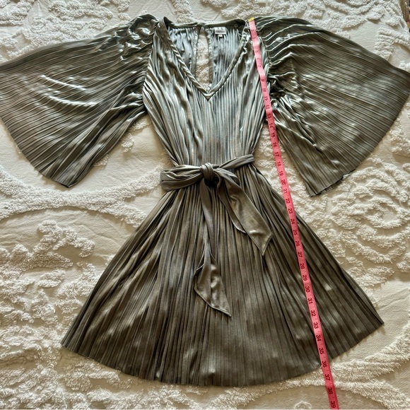 GENUINE HALSTON SILVER METALLIC CLEOPATRA FORTUNY PLEATED MINI-DRESS SZ 6 MINT! - Picture 3 of 8